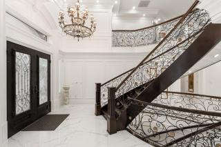 Grand Burnaby 5BR Retreat with Private Movie Room - 4
