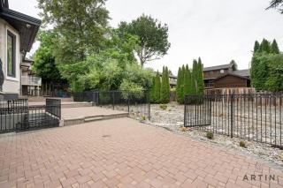 Grand Burnaby 5BR Retreat with Private Movie Room - 5