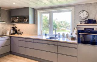 4 Bedroom Beautiful Home In Svortevik - 3