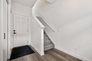 Springbank Hill 2BR Townhome near WinSport King Bed Garage Workspace Balcony - 1