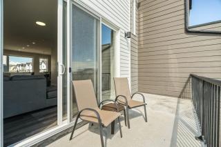 Skyview Ranch 3BR Home near Calgary Airport Lake Views Garage Family Friendly - 6