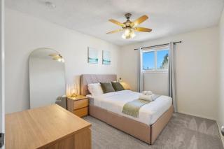 Riverbend 1BR Suite near Stampede Park Queen Bed Fireplace Office Workspace - 8