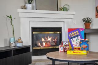Riverbend 1BR Suite near Stampede Park Queen Bed Fireplace Office Workspace - 7