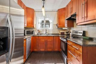 Riverbend 1BR Suite near Stampede Park Queen Bed Fireplace Office Workspace - 5