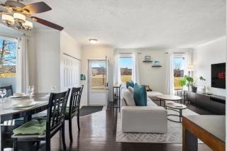 Riverbend 1BR Suite near Stampede Park Queen Bed Fireplace Office Workspace - 4