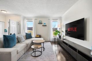 Riverbend 1BR Suite near Stampede Park Queen Bed Fireplace Office Workspace - 3