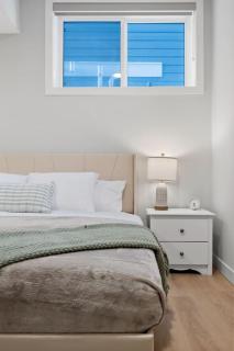 Chestermere 2BR Private Guest Suite near the Lake King Bed AC Reading Nook - 8