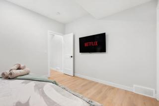 Chestermere 2BR Private Guest Suite near the Lake King Bed AC Reading Nook - 5