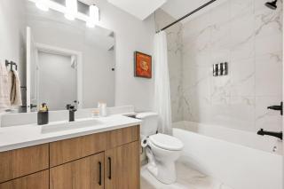 Chestermere 2BR Private Guest Suite near the Lake King Bed AC Reading Nook - 3
