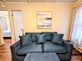 #06 - Lakeview Two Bedroom Cottage-Pet Friendly - 5