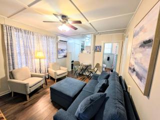 #06 - Lakeview Two Bedroom Cottage-Pet Friendly - 0