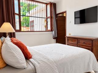Walkable Romantic Zone 1BR with AC and Kitchen - 0