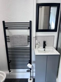Modern Studio Flat, Hathern location - 7