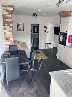 Modern Studio Flat, Hathern location - 6