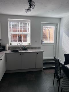 Modern Studio Flat, Hathern location - 2