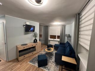 Riverside cozy 2-room apartment in a good location - 0