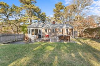 Coastal comfort near beaches and walking distance to Harwich Port! - 9