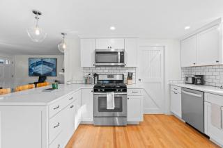 Coastal comfort near beaches and walking distance to Harwich Port! - 3