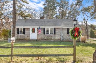 Coastal comfort near beaches and walking distance to Harwich Port! - 5