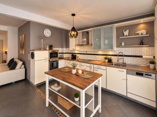 Inviting Apartment with parking and scenic view - 6