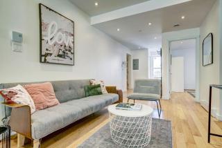 St-Laurent Boulevard - Private Floor, 2 Apartments - 5