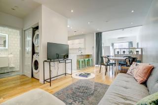 St-Laurent Boulevard - Private Floor, 2 Apartments - 3