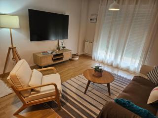 Dúplex con Gran Terraza y Piscina, Cerca de la Playa y Vistas al Monte - 3