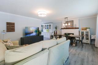 Outdoor Oasis w/ Hot Tub & Pool! Milford Gem - 5