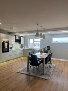 Modern 3 Bed House - 5
