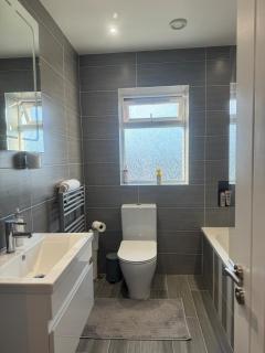 Modern 3 Bed House - 4
