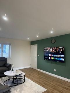 Modern 3 Bed House - 7