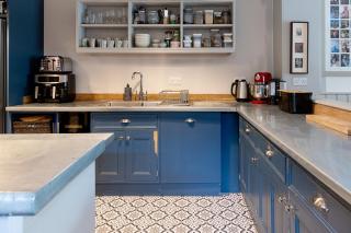 Stylish 2 Bed nr Lough Uni/ parking / sleeps 4 - 9