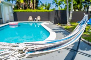 Spacious Miami Getaway, Pool, and Sleeps 12 - 1