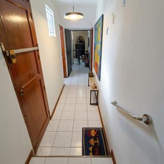 Habitación con baño y areas compartidas - 1
