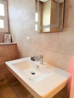 October Plaza Luxury Apartment - 5
