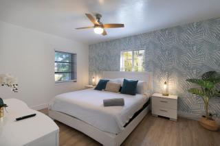 Spacious Miami Getaway, Pool, and Sleeps 12 - 9