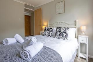 4Bed House/ sleeps 7/parking/ideal for groups - 7