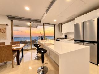 Grandioso Apartamento Vista Frontal Club de Playa - 1