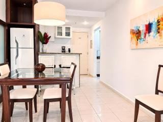 Copacabana - 5 Min da Praia - Flat com Piscina - Vaga Grátis com Manobrista - Metrô 2 Min - 5