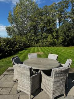 Field View - Spacious 5BR Stay - Sleeps 10 - 8
