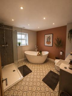 Field View - Spacious 5BR Stay - Sleeps 10 - 7