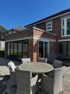 Field View - Spacious 5BR Stay - Sleeps 10 - 3
