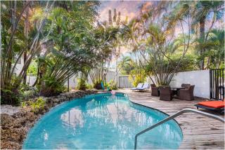 Luxurious 4BR 3BA Retreat in Coconut Grove with Pool, Parking, Covered Patio - 0
