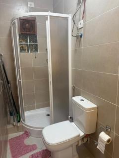 1BR Chalet in Einbay Minutes to Pool - 2