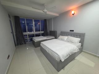 Luixury 5BR Penthouse Ocean, Sunrise, Sunset & City Views - 9
