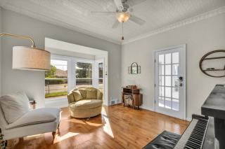 Steps to Beach, Eats & Marina! w/ Charming Patio - 4