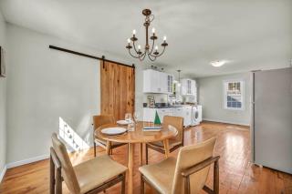 Steps to Beach, Eats & Marina! w/ Charming Patio - 2