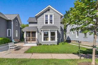 Steps to Beach, Eats & Marina! w/ Charming Patio - 0