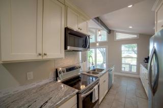 Yard, Deck & Fire Pit: Cedar Creek Reservoir Gem - 1