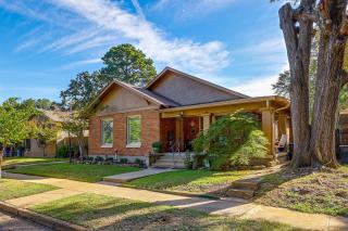 < 1 Mi to Dtwn Texarkana: Couple's Retreat w/ Yard - 7